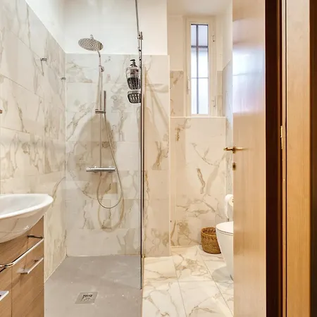 Elegant Three In Porta Romana By Mastery Lägenhet